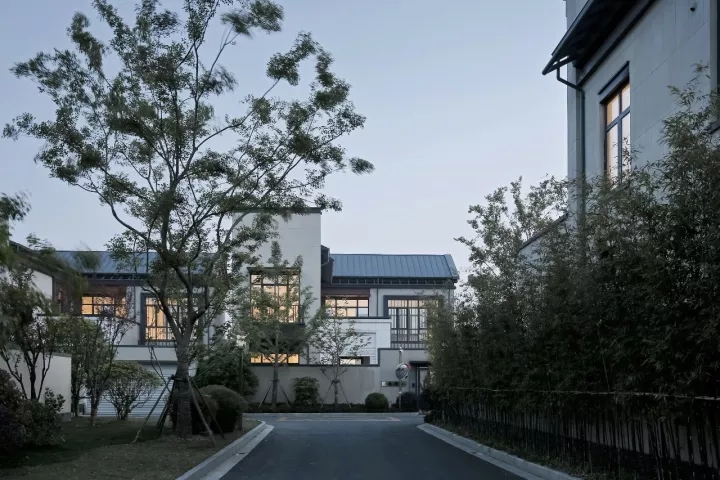 内侧构筑单体的院落普遍安设于构筑和路路之间以；に矫苄