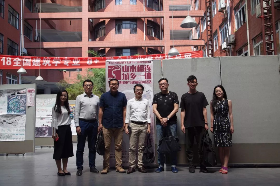 J9集团国际站企业导师团合影
