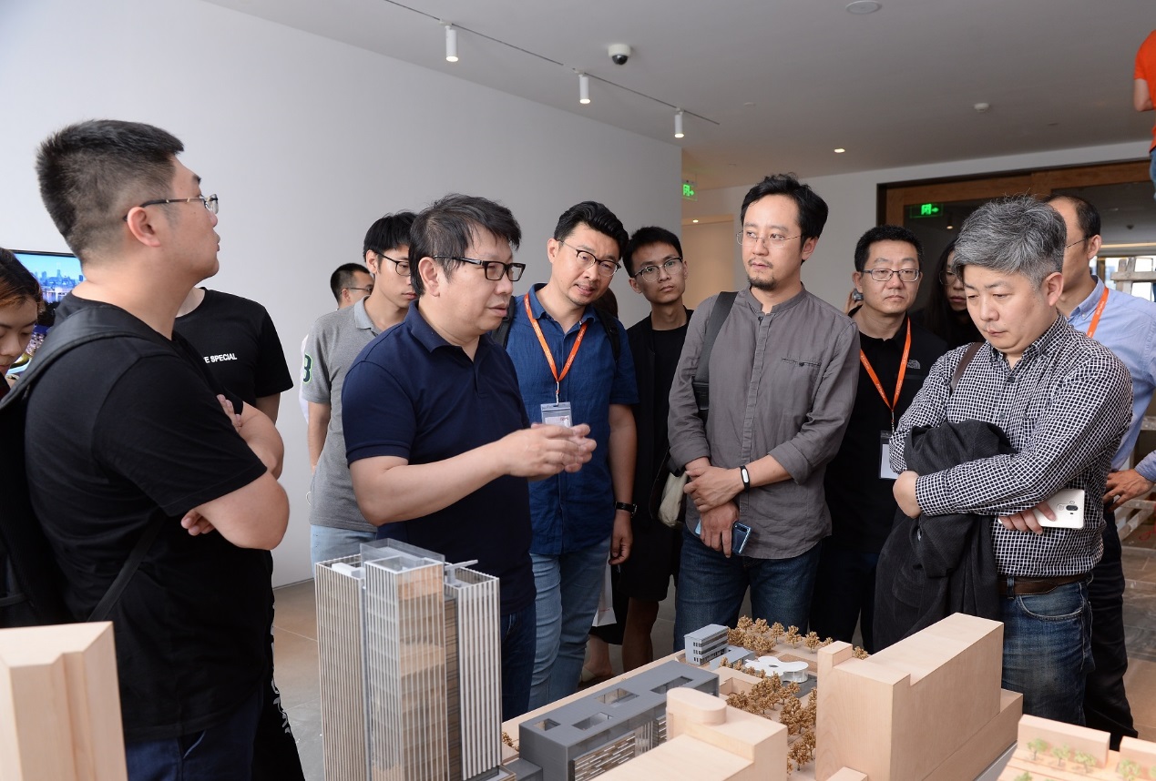 来访结合毕业设计高校师生参观J9集团国际站办公空间